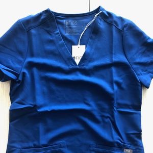 Figs Casma Three-Pocket Scrub Top in Winning Blue